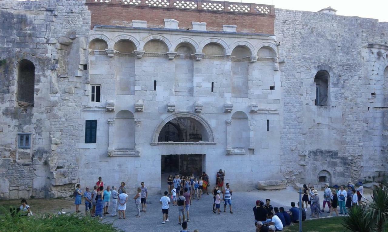 Down Town Split Exterior foto